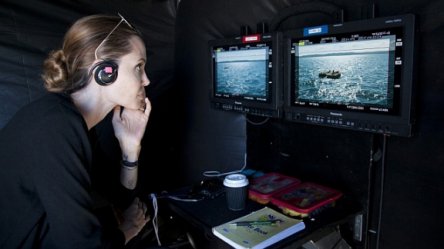 Анджелина Джоли исследует браконьерство в «Африке»