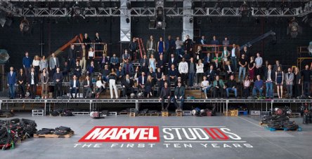 Звезды и создатели Marvel собрались на одном фото в честь 10-летия студии